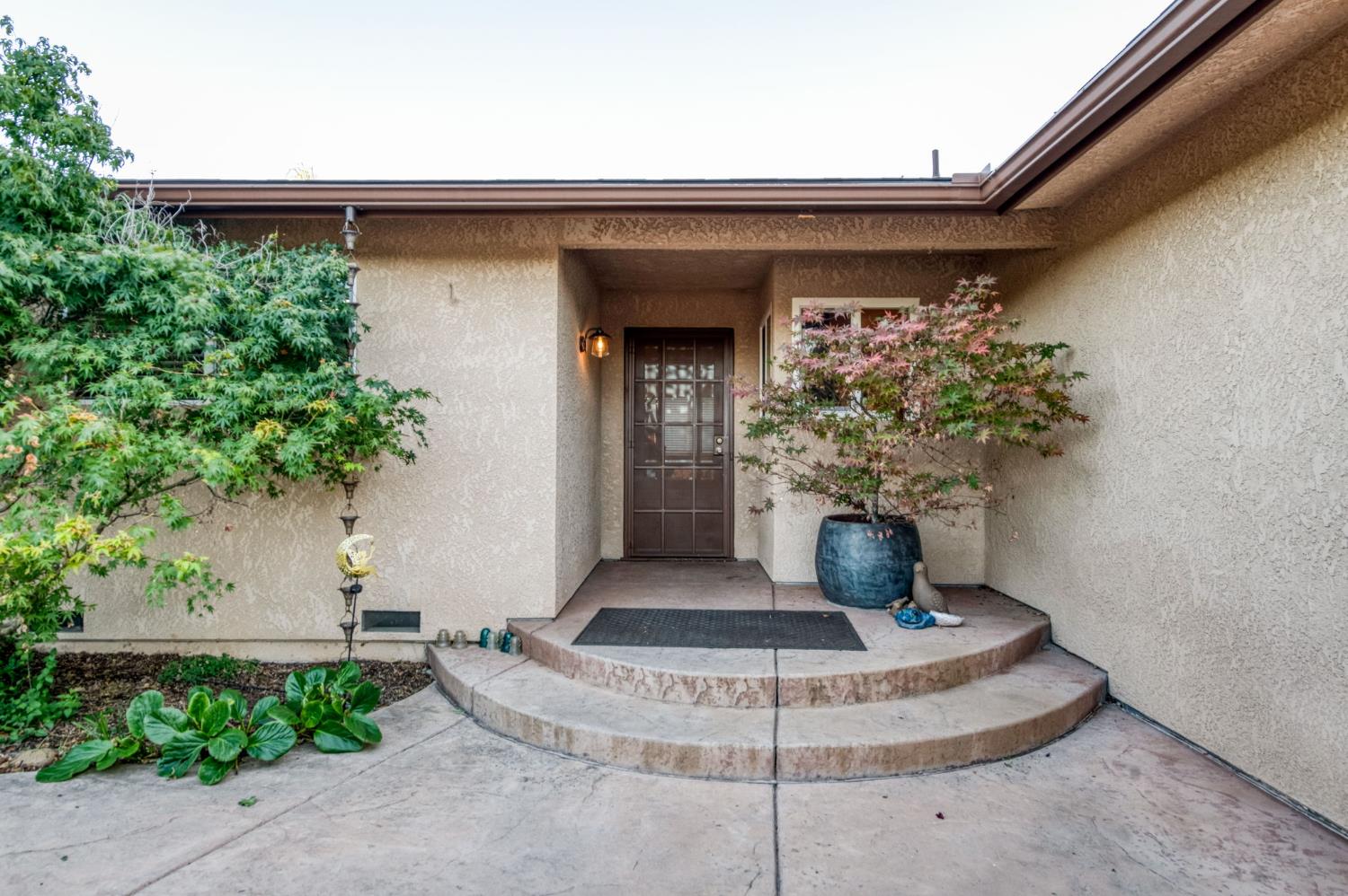 2515 E Los Altos Avenue