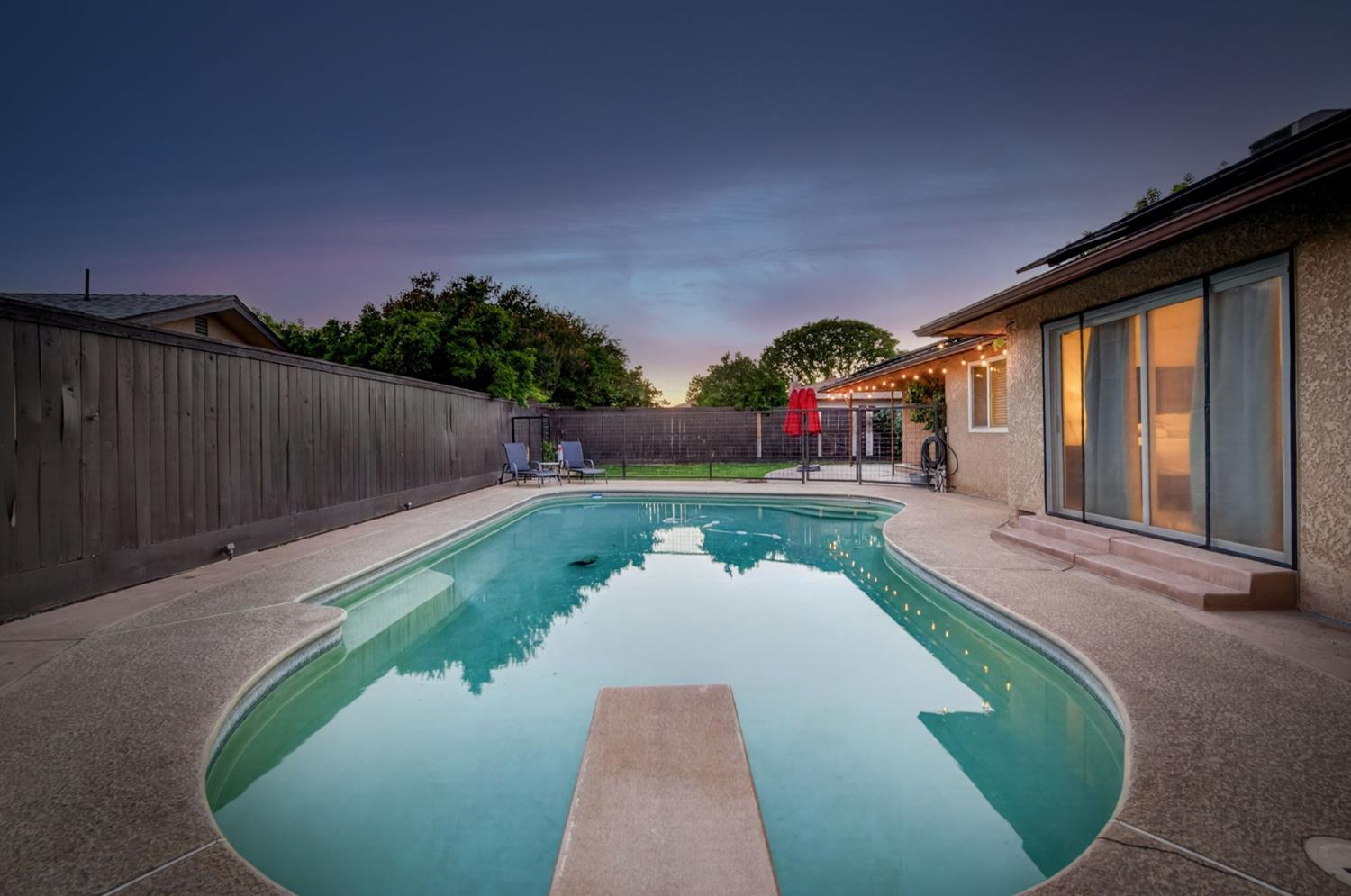 2515 E Los Altos Avenue