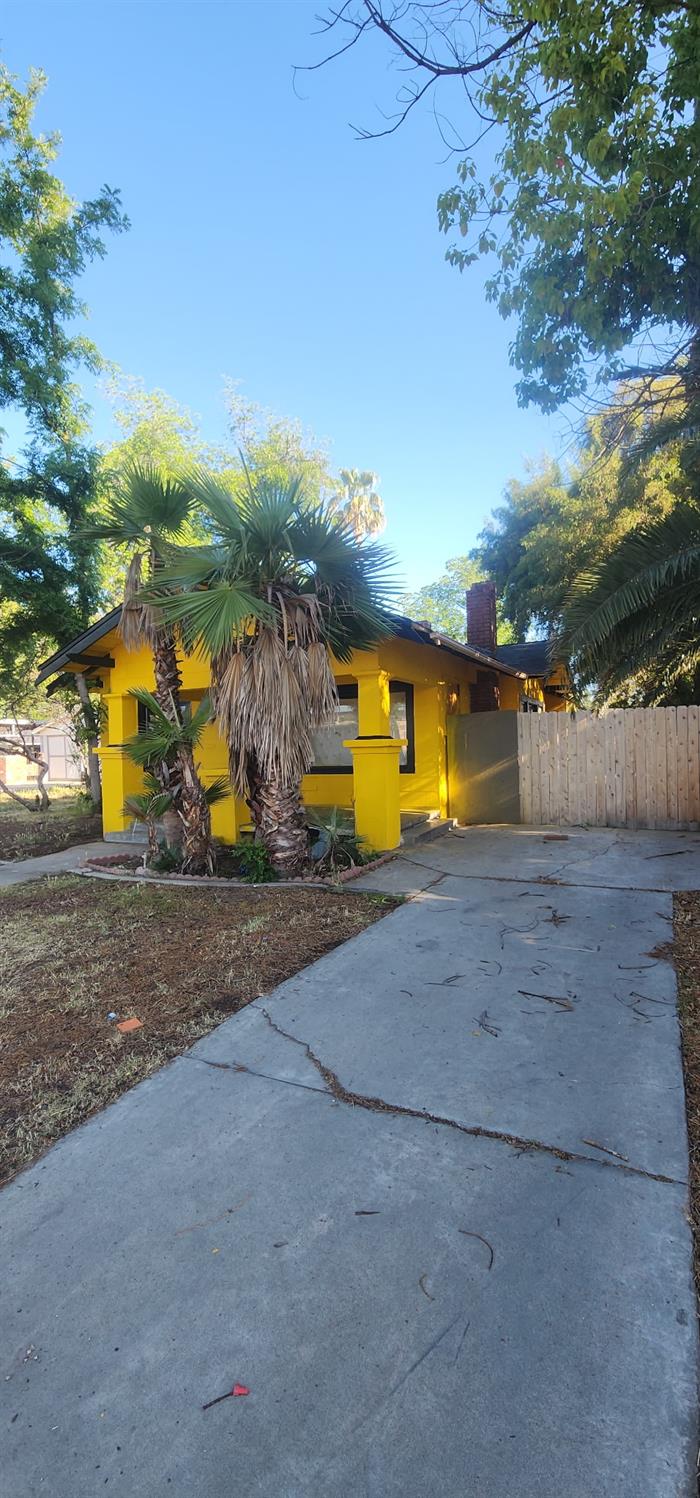219 E Dennett Avenue