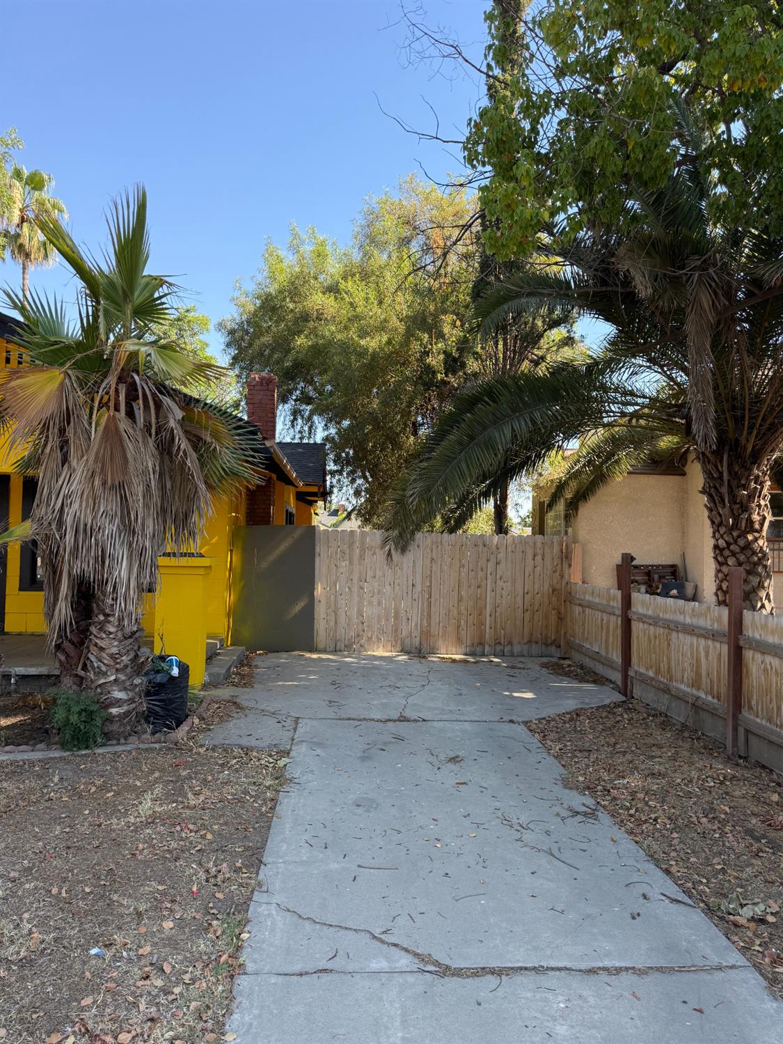219 E Dennett Avenue