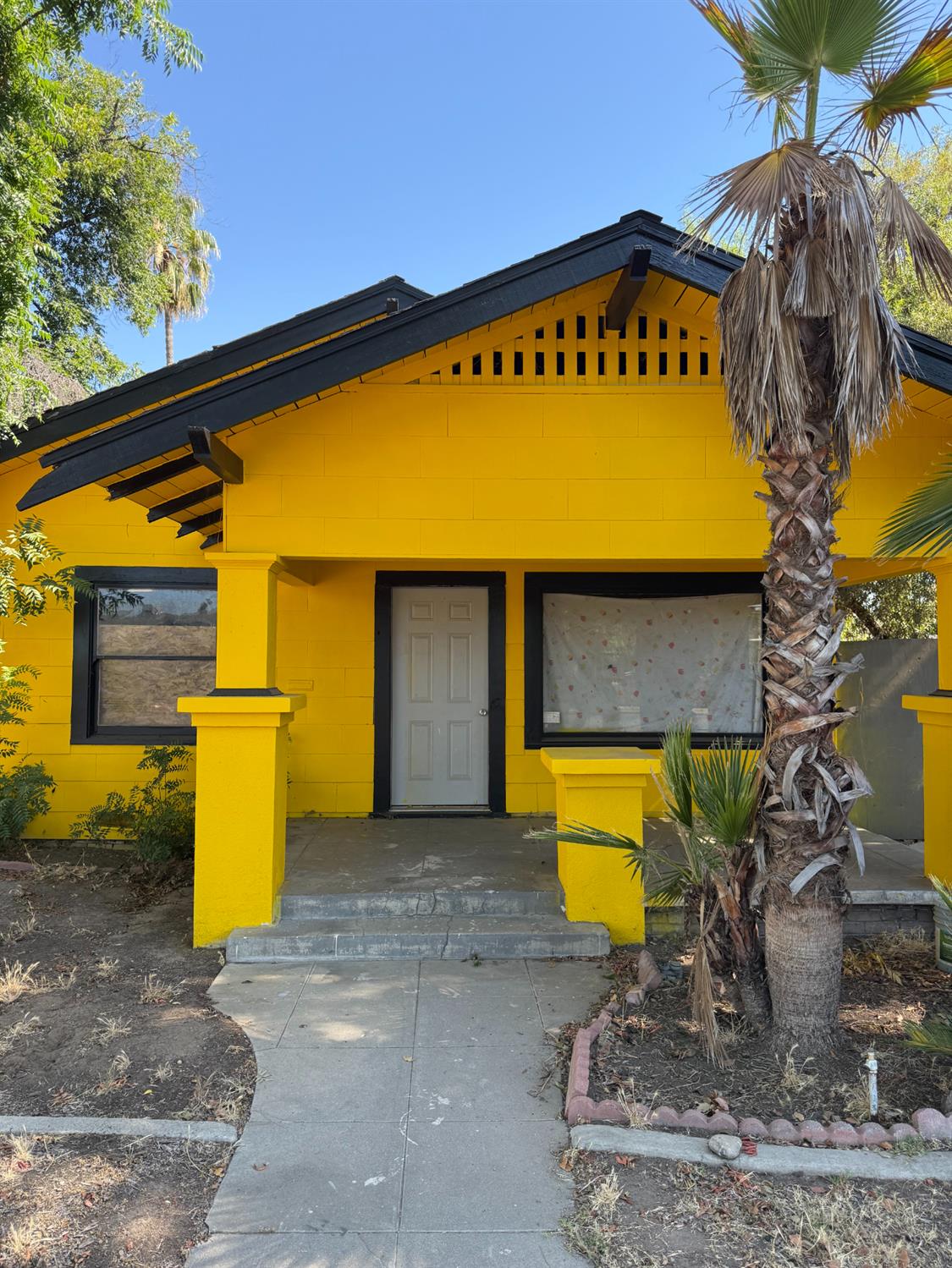 219 E Dennett Avenue