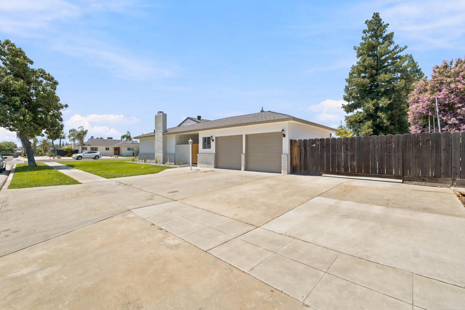 1568 E Calimyrna Avenue