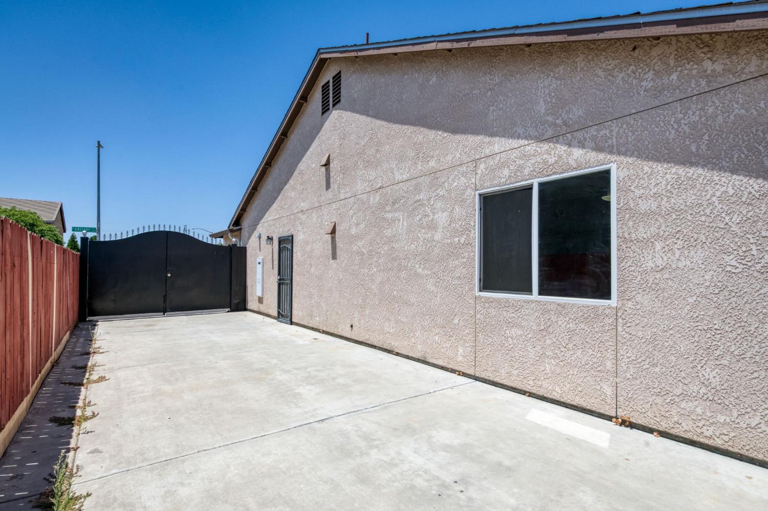 3308 N Gregory Avenue