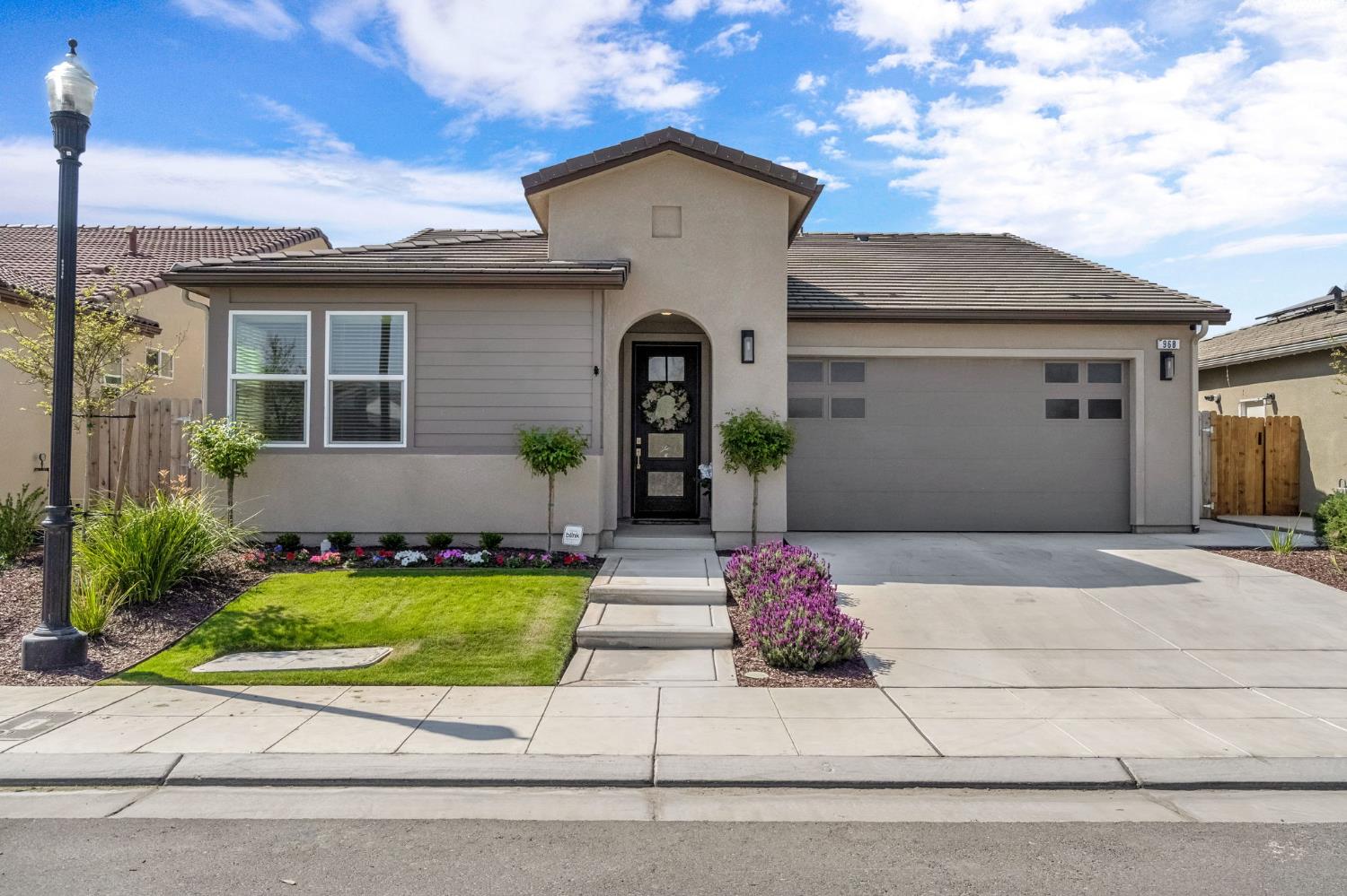 968 Pinnacle Drive W