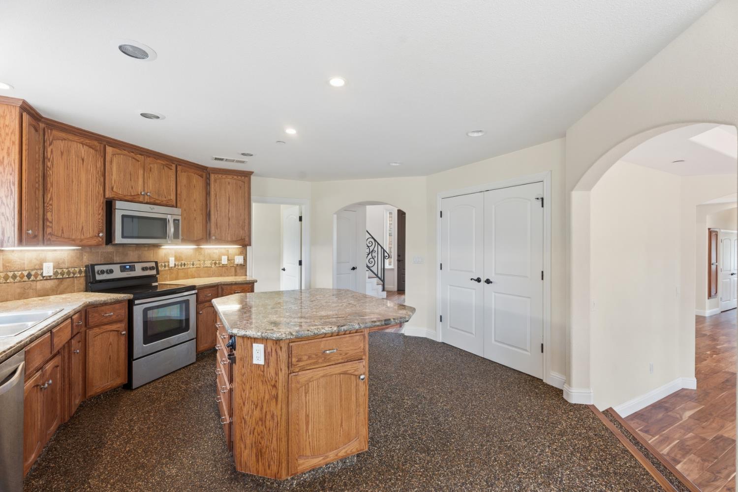 33099 Road 800