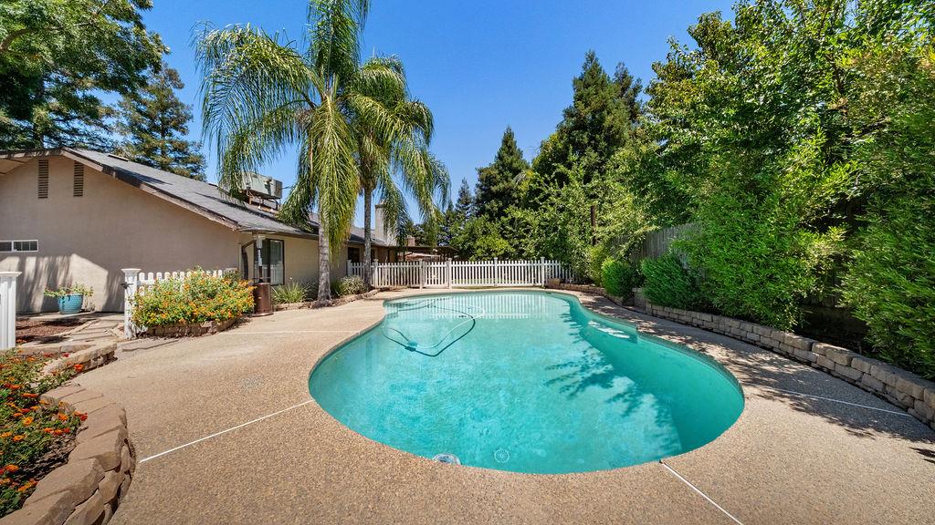 646 W Polson Avenue
