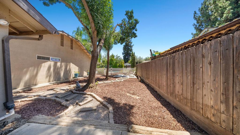 646 W Polson Avenue