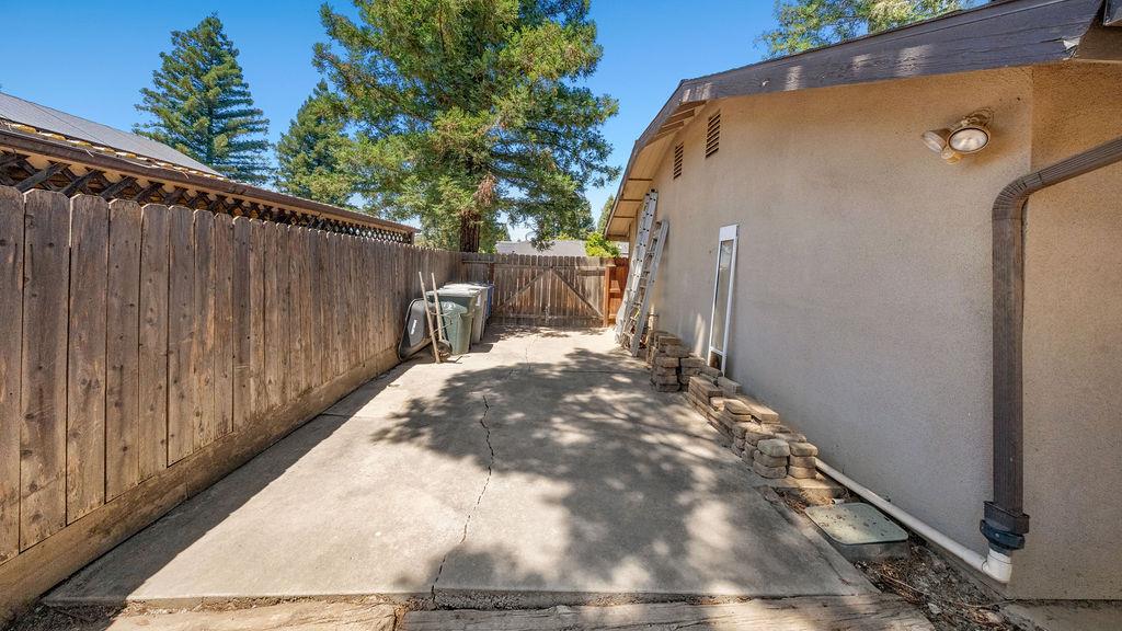 646 W Polson Avenue