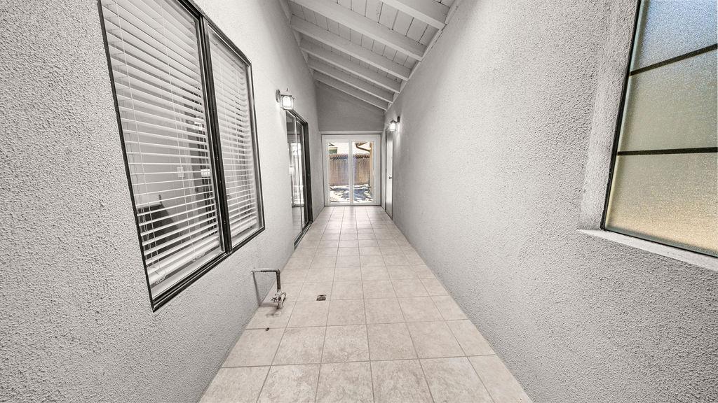 646 W Polson Avenue