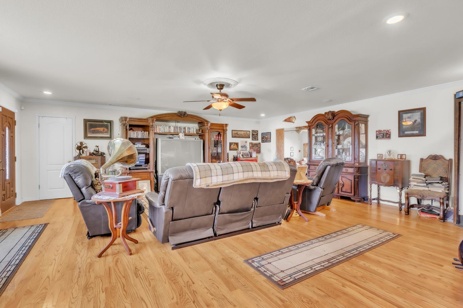 8043 Sunset Drive