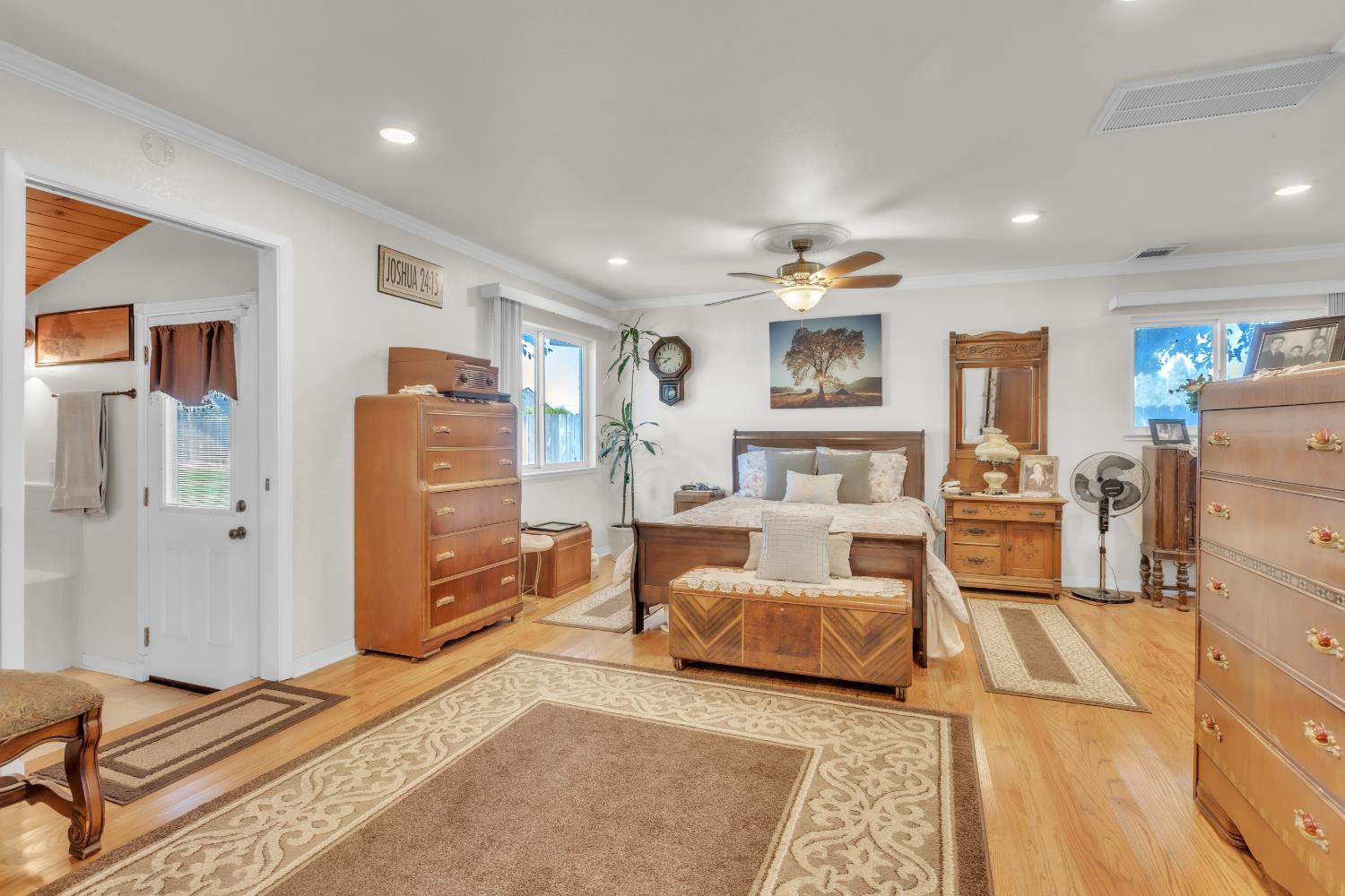 8043 Sunset Drive