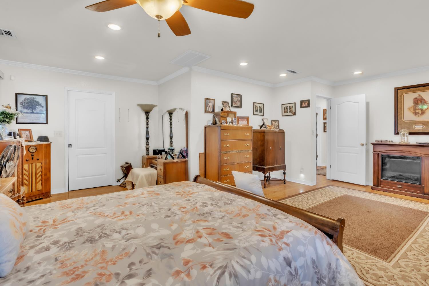8043 Sunset Drive