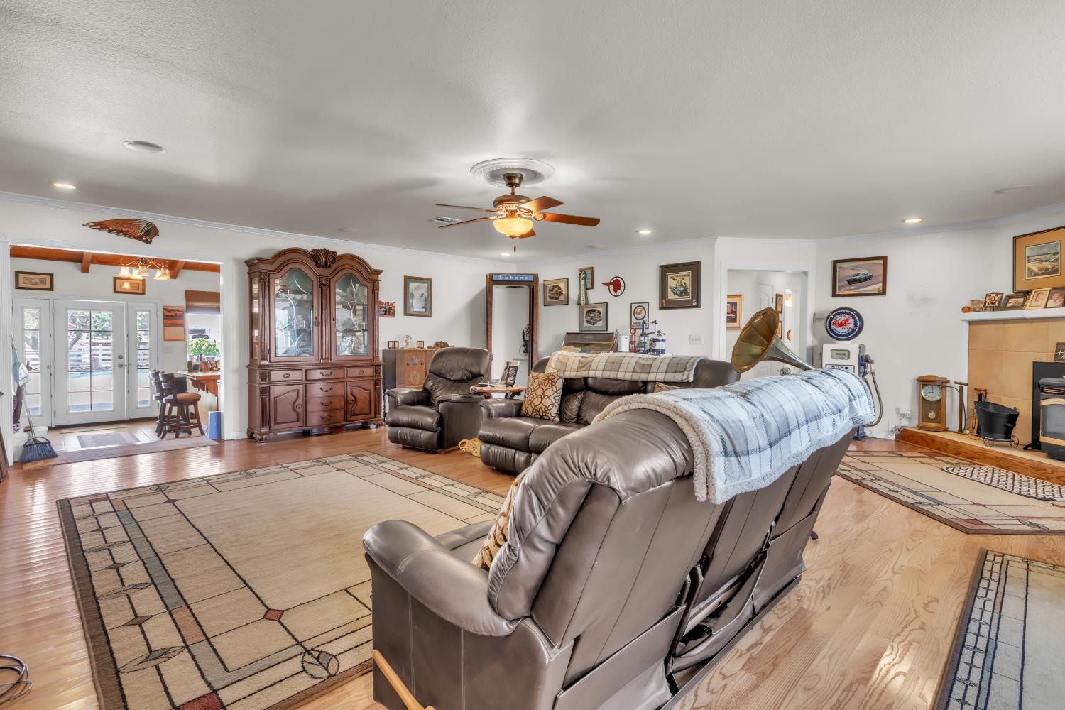 8043 Sunset Drive