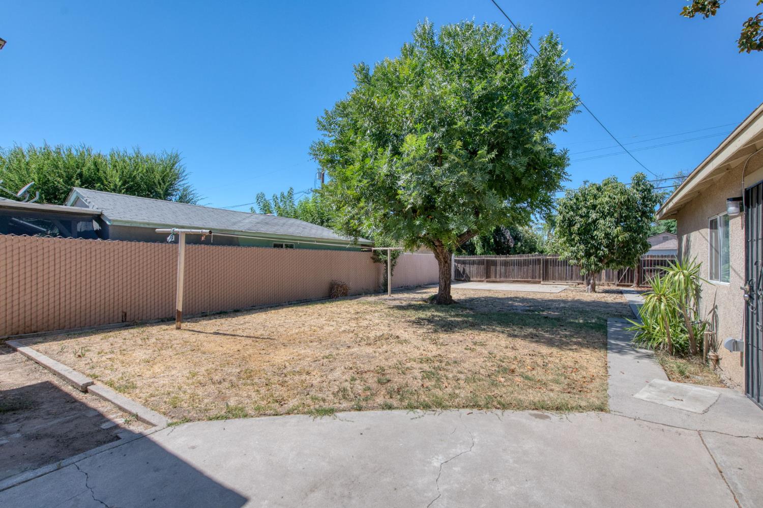 3827 E Hamilton Avenue