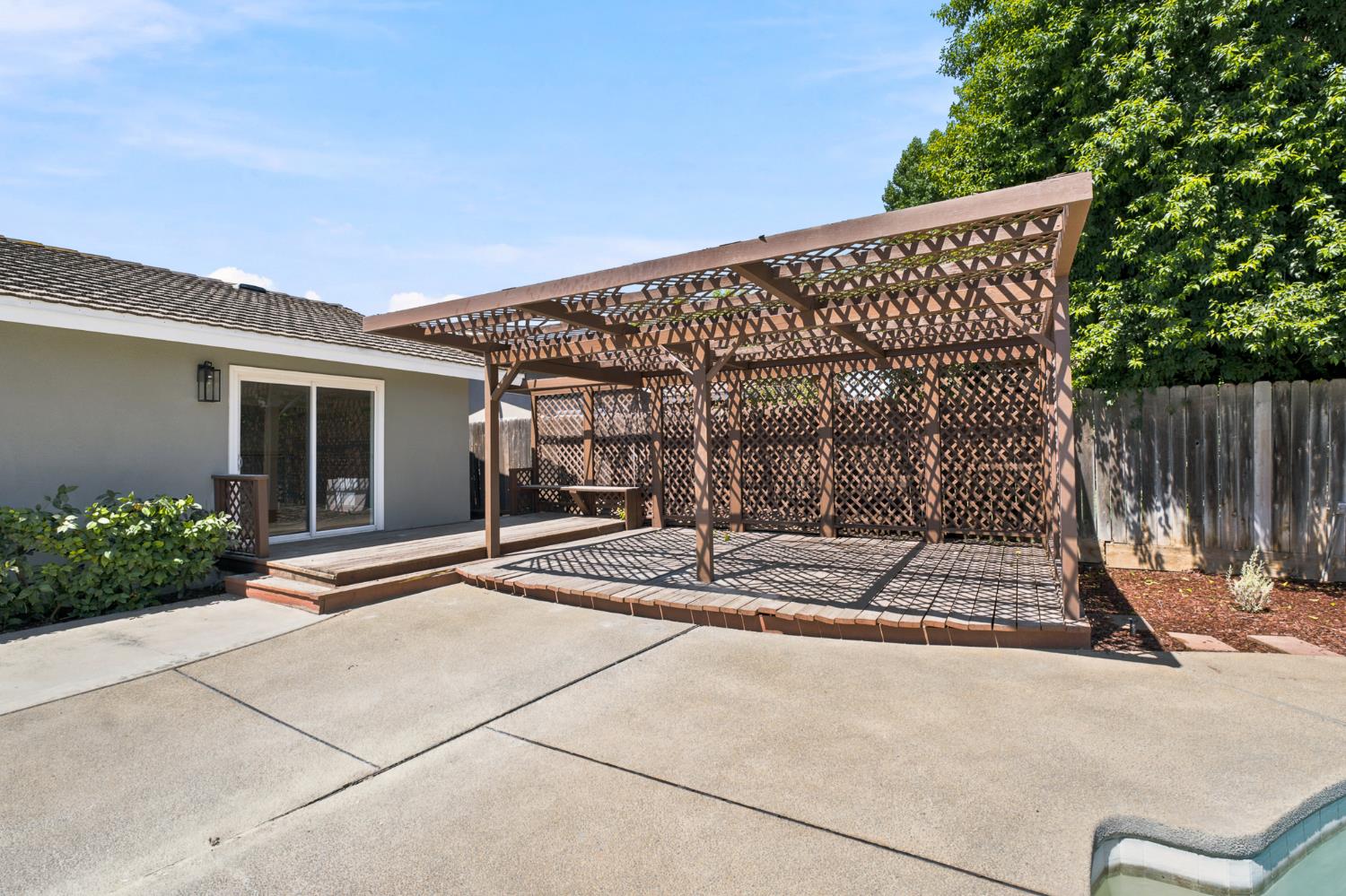 744 W Palo Alto Avenue