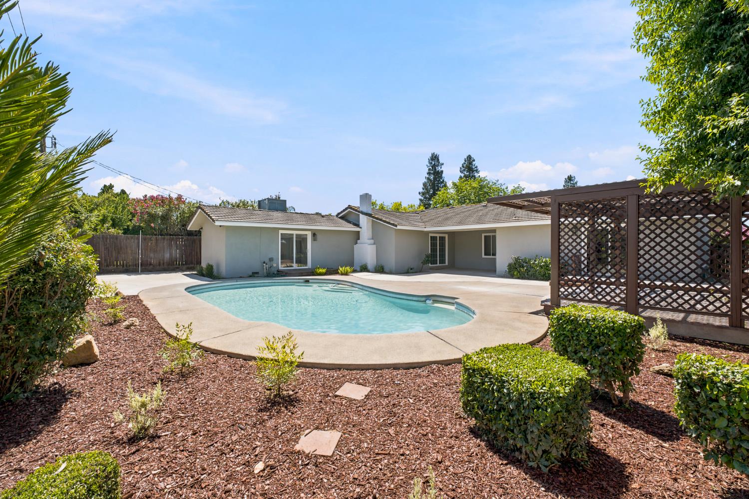 744 W Palo Alto Avenue