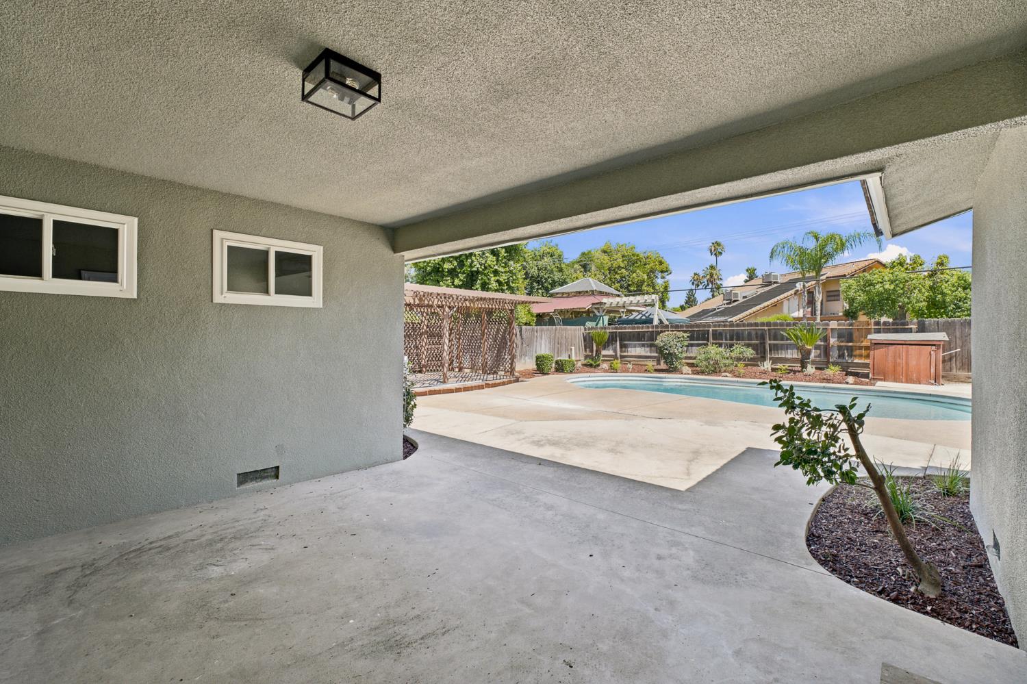 744 W Palo Alto Avenue