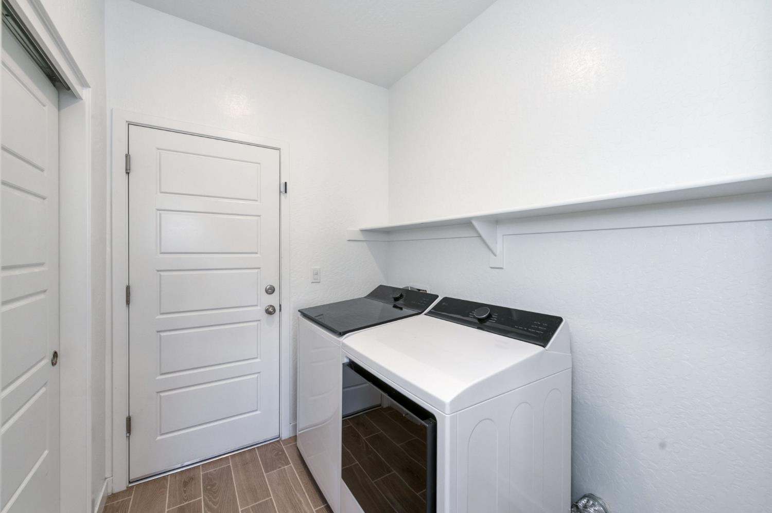 1069 Wolverton Way W
