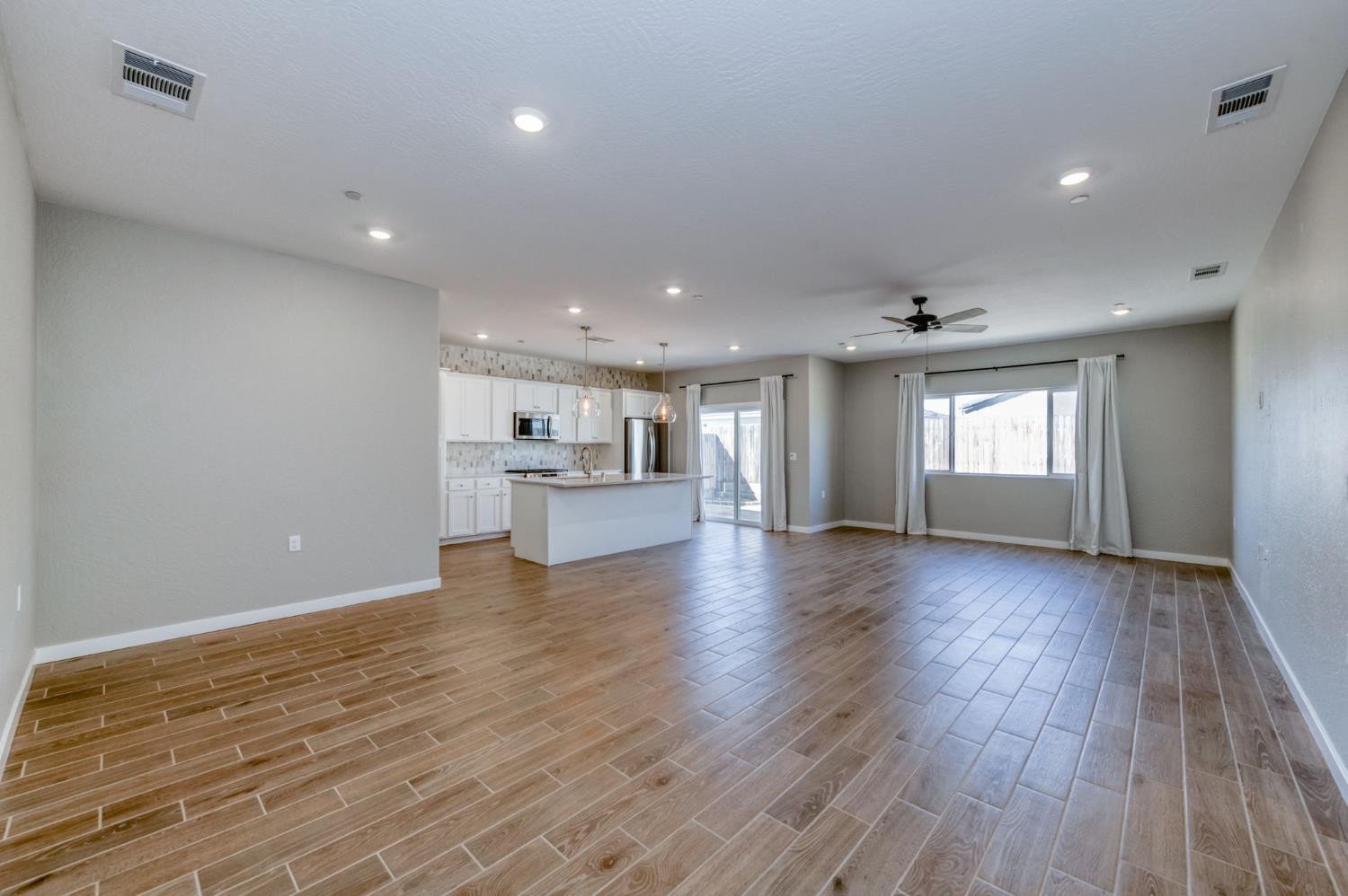1069 Wolverton Way W