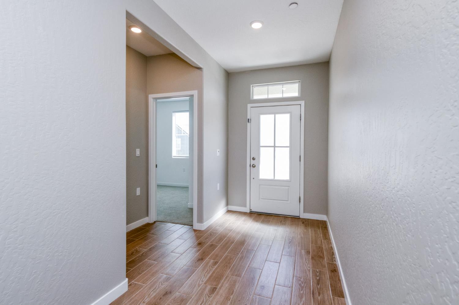 1069 Wolverton Way W