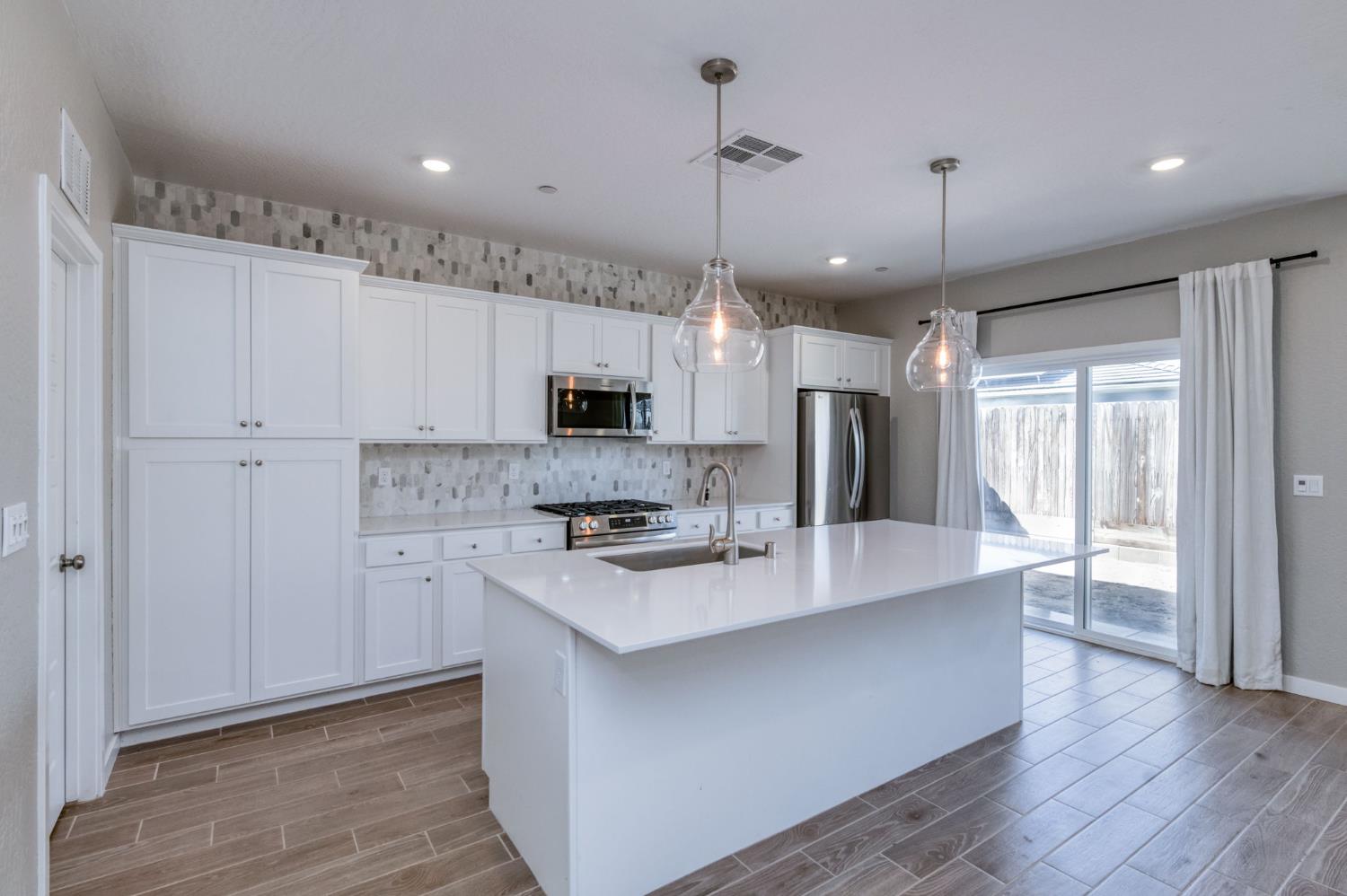 1069 Wolverton Way W