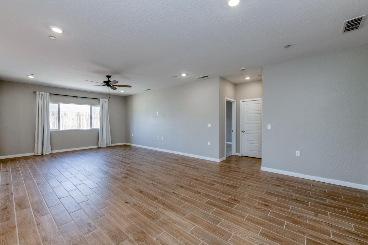 1069 Wolverton Way W