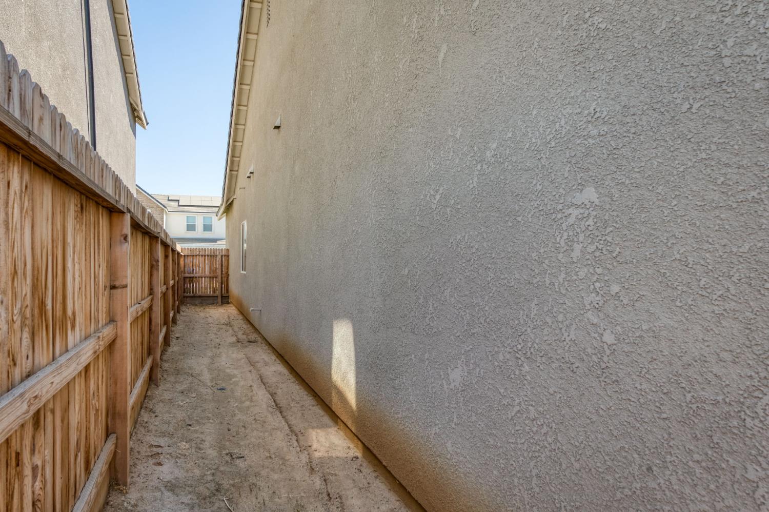 1069 Wolverton Way W
