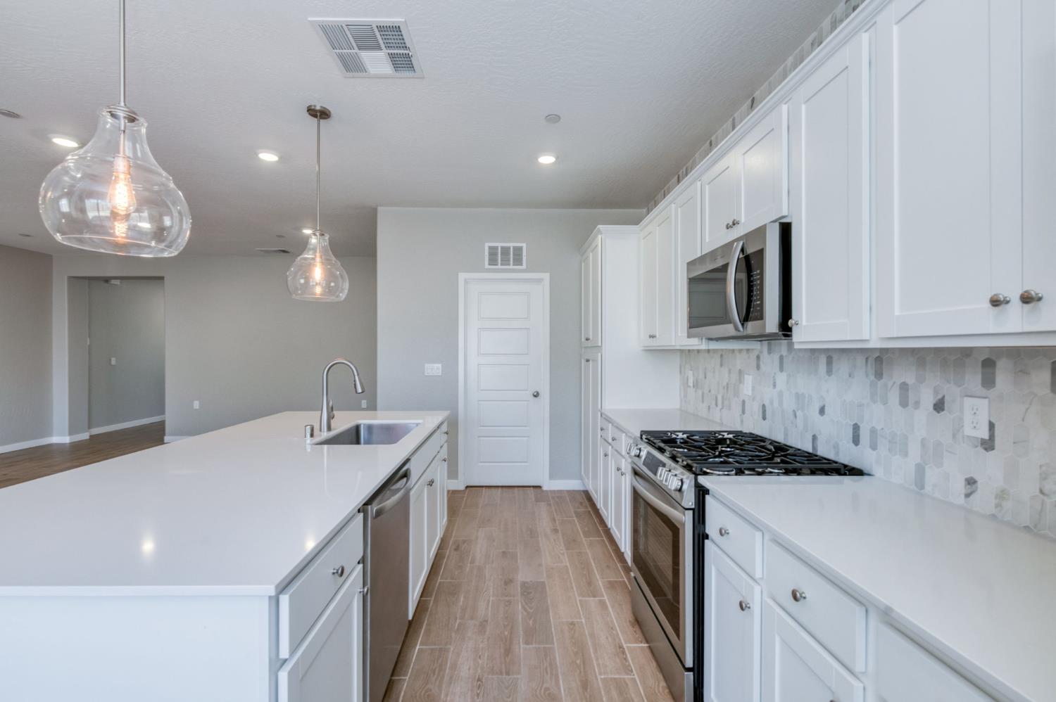 1069 Wolverton Way W