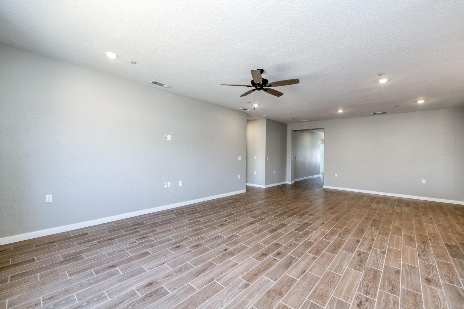 1069 Wolverton Way W