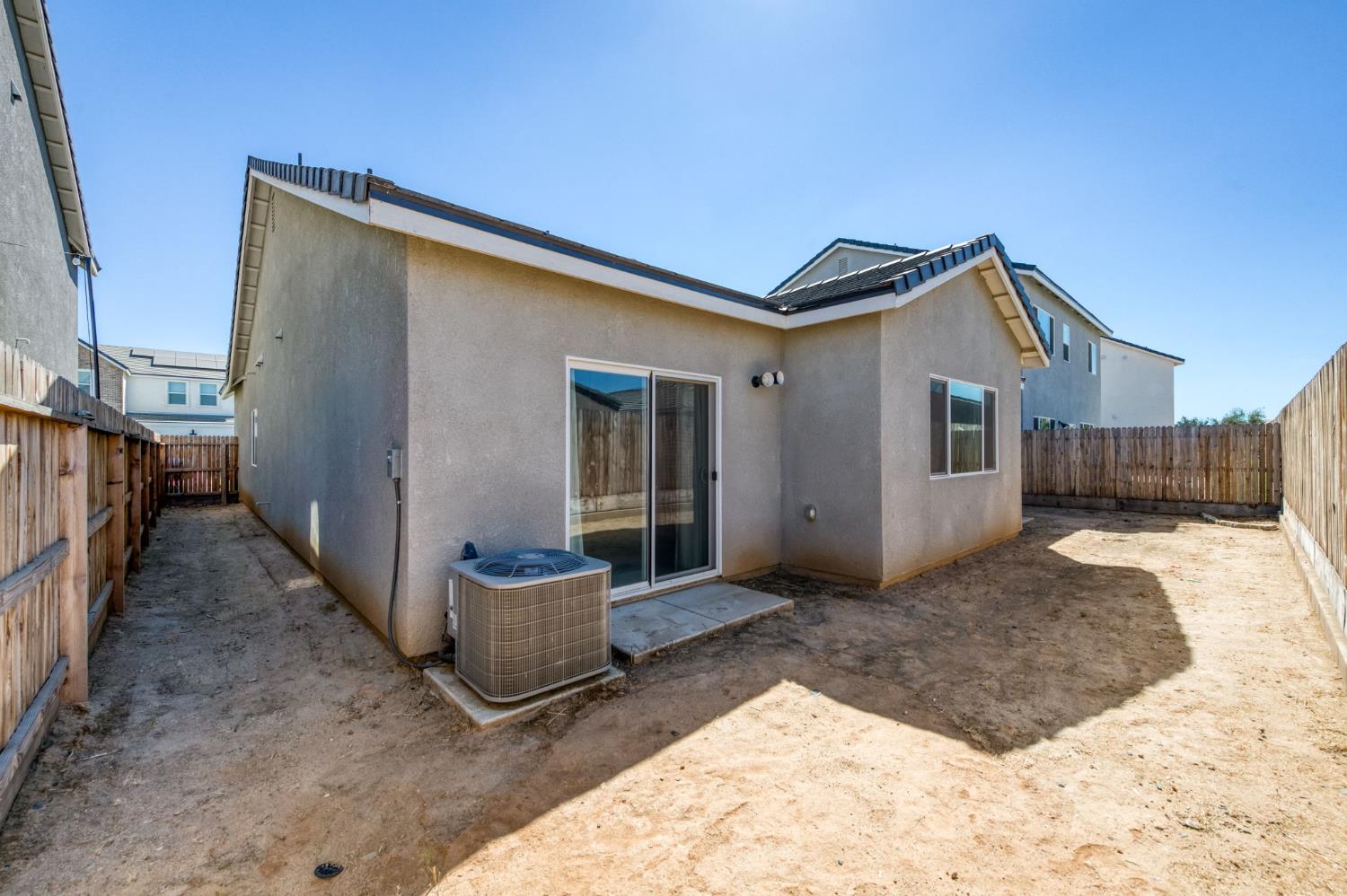 1069 Wolverton Way W