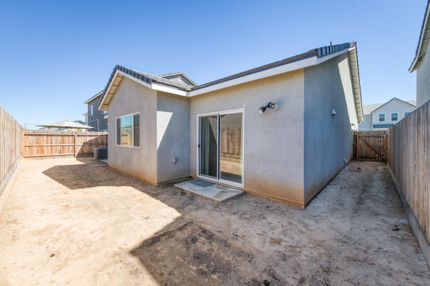 1069 Wolverton Way W