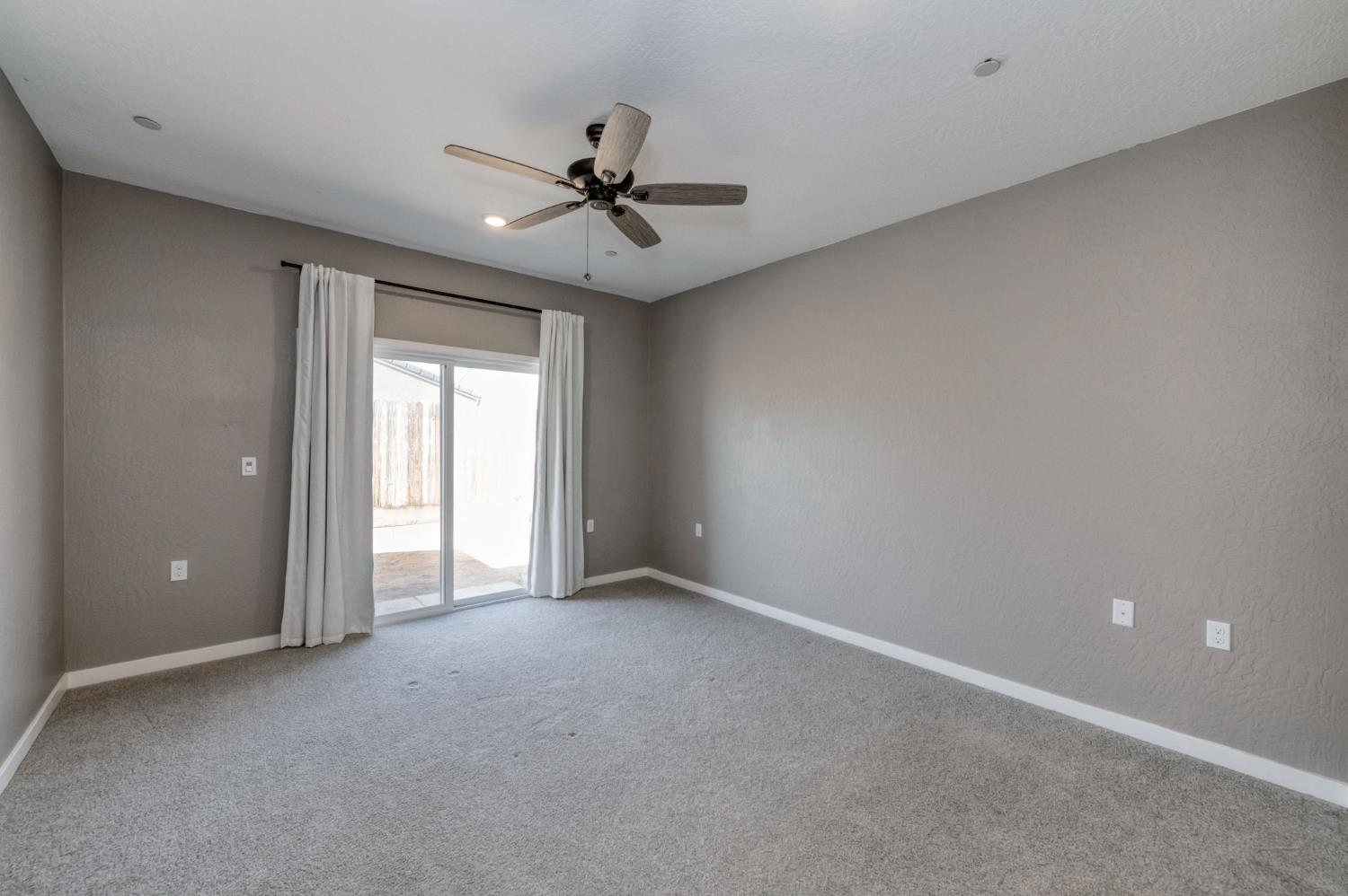 1069 Wolverton Way W
