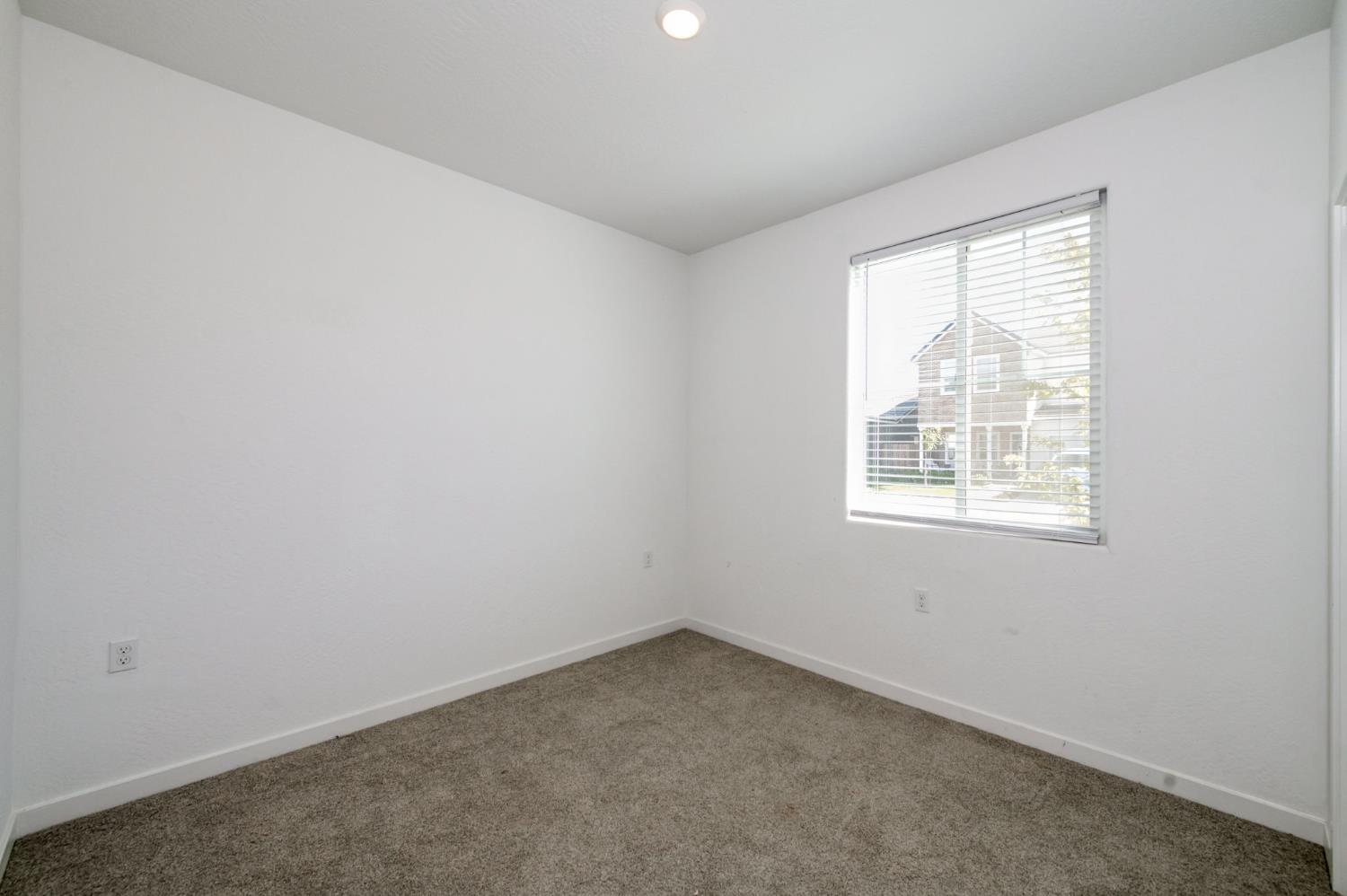 1069 Wolverton Way W