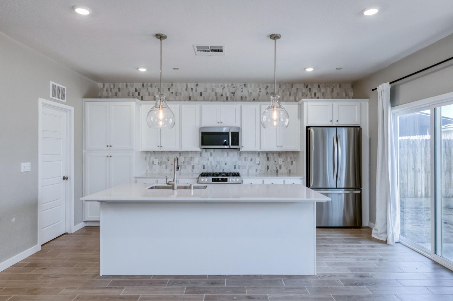 1069 Wolverton Way W