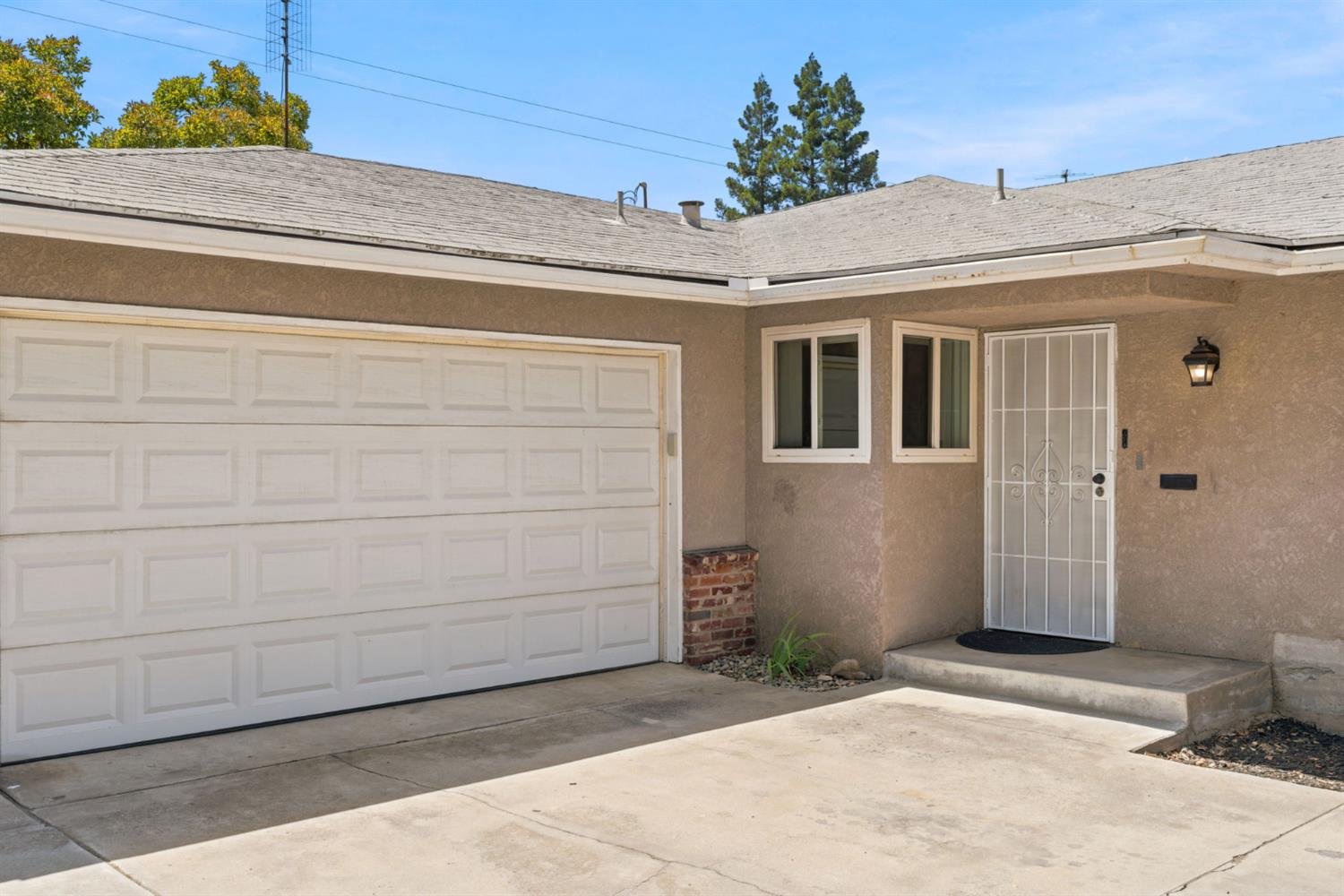 4824 E Santa Ana Ave