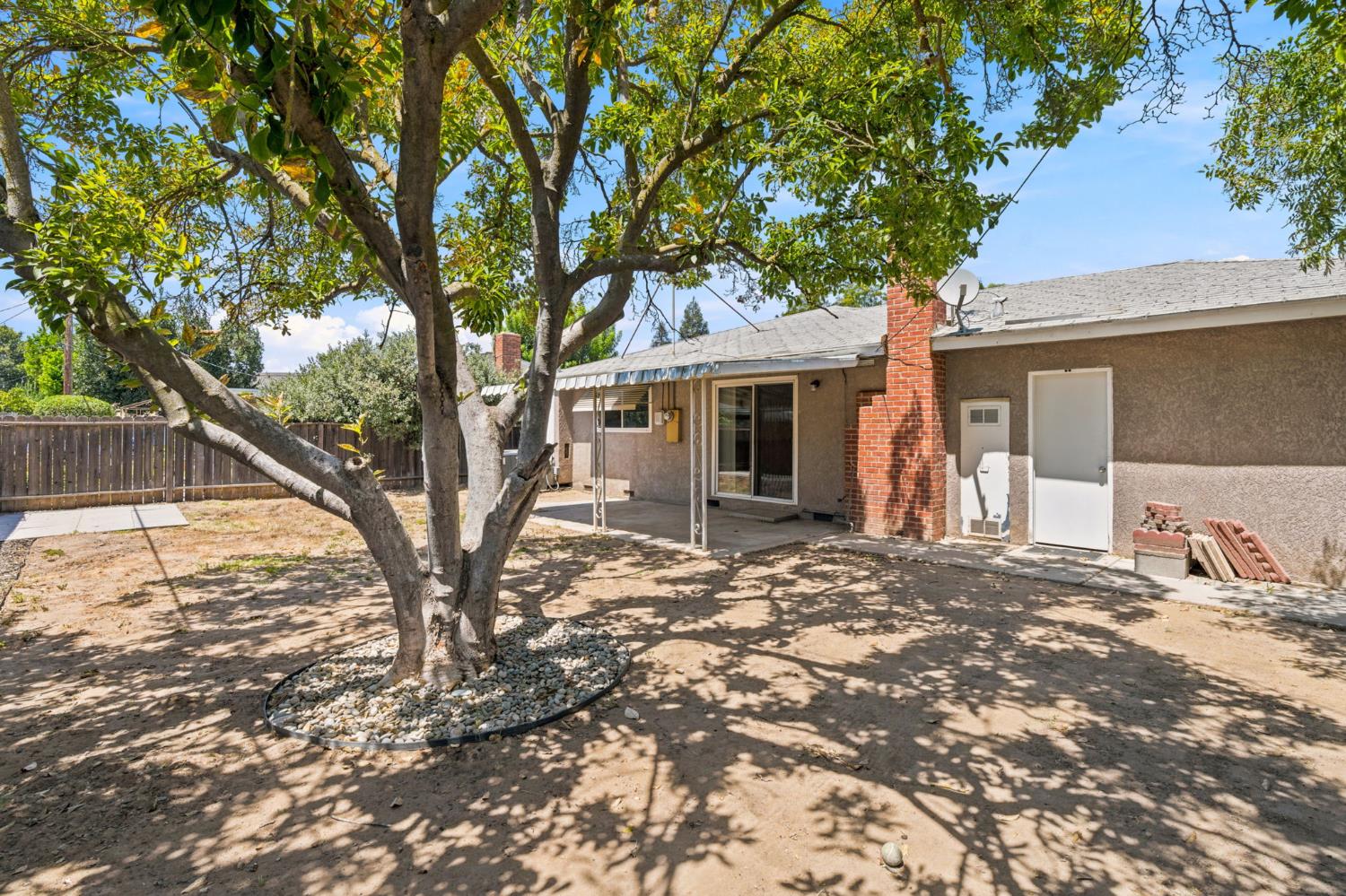 4824 E Santa Ana Ave