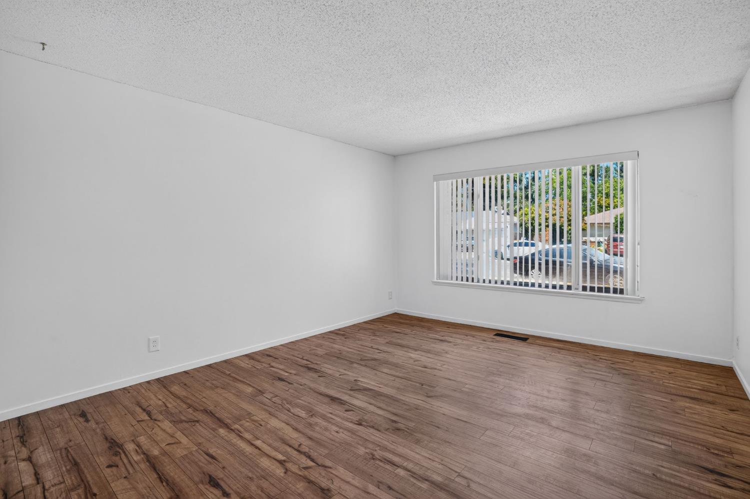 4824 E Santa Ana Ave