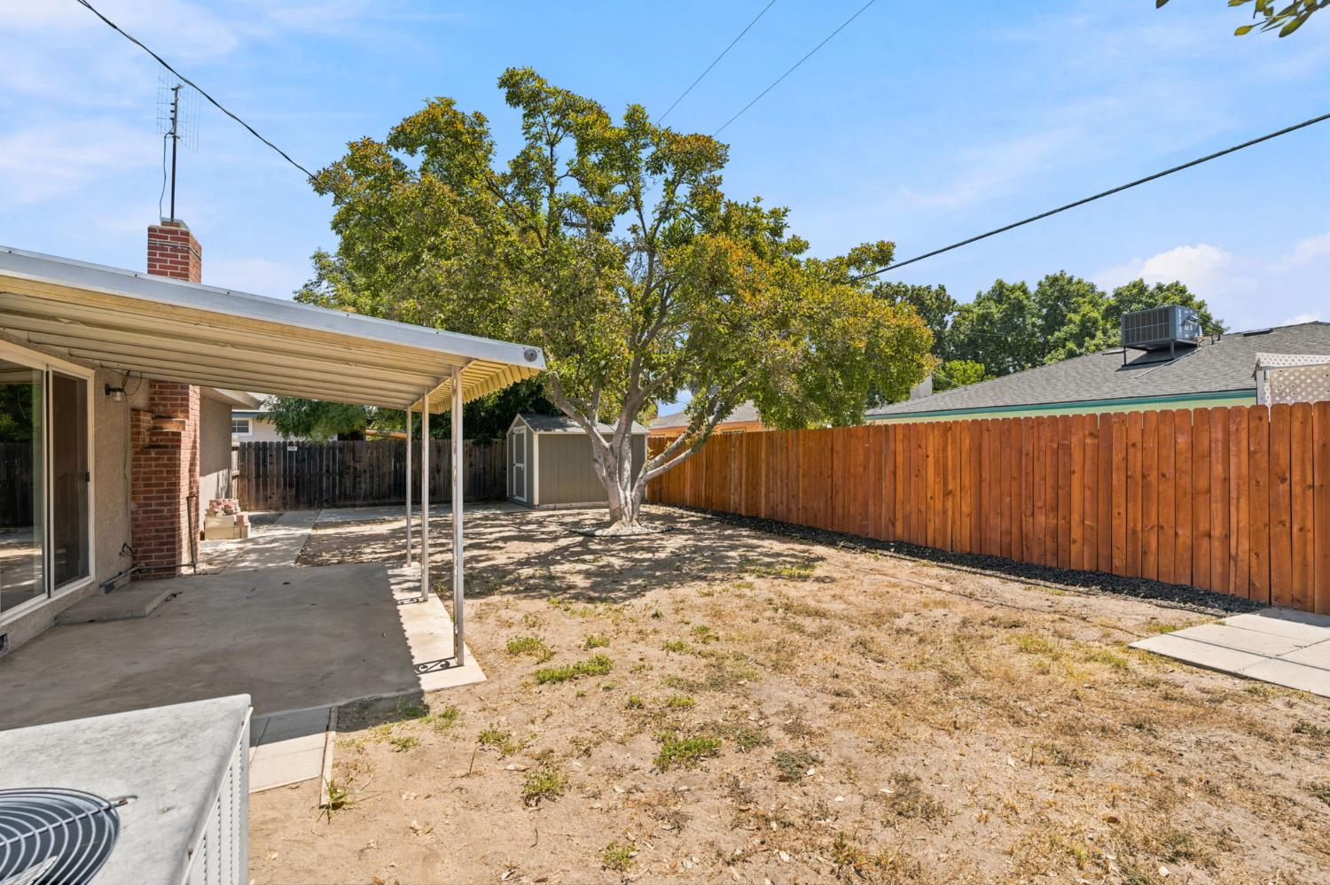 4824 E Santa Ana Ave