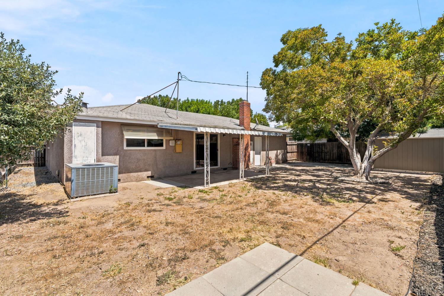 4824 E Santa Ana Ave