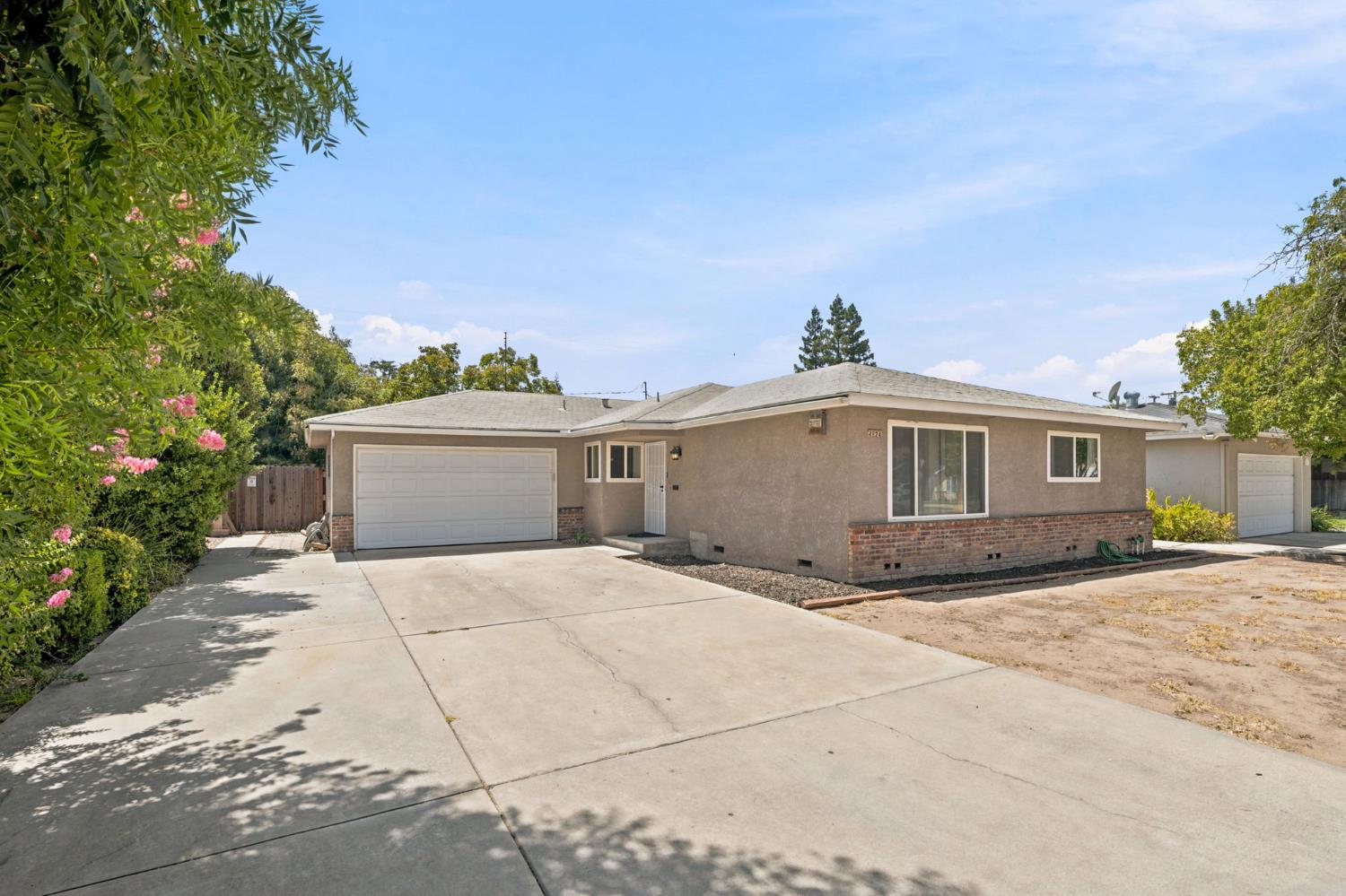 4824 E Santa Ana Ave