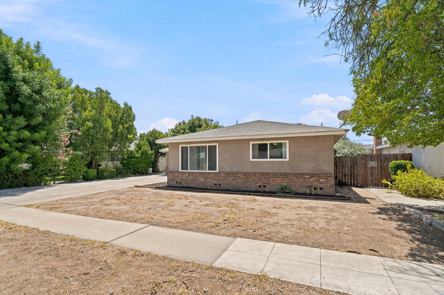 4824 E Santa Ana Ave