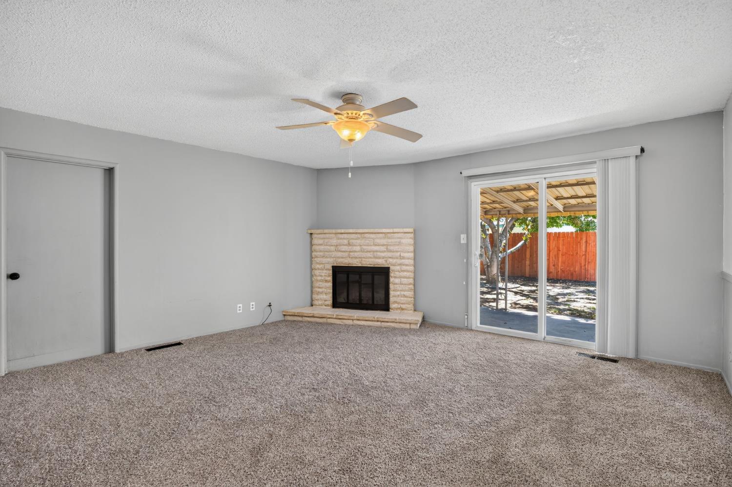 4824 E Santa Ana Ave