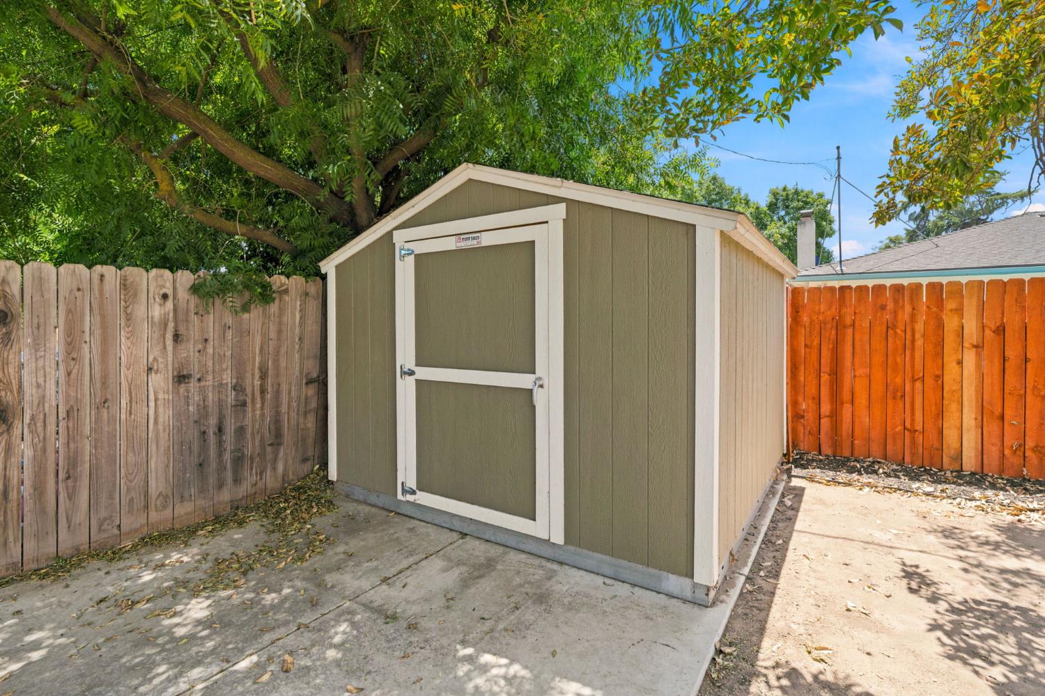 4824 E Santa Ana Ave