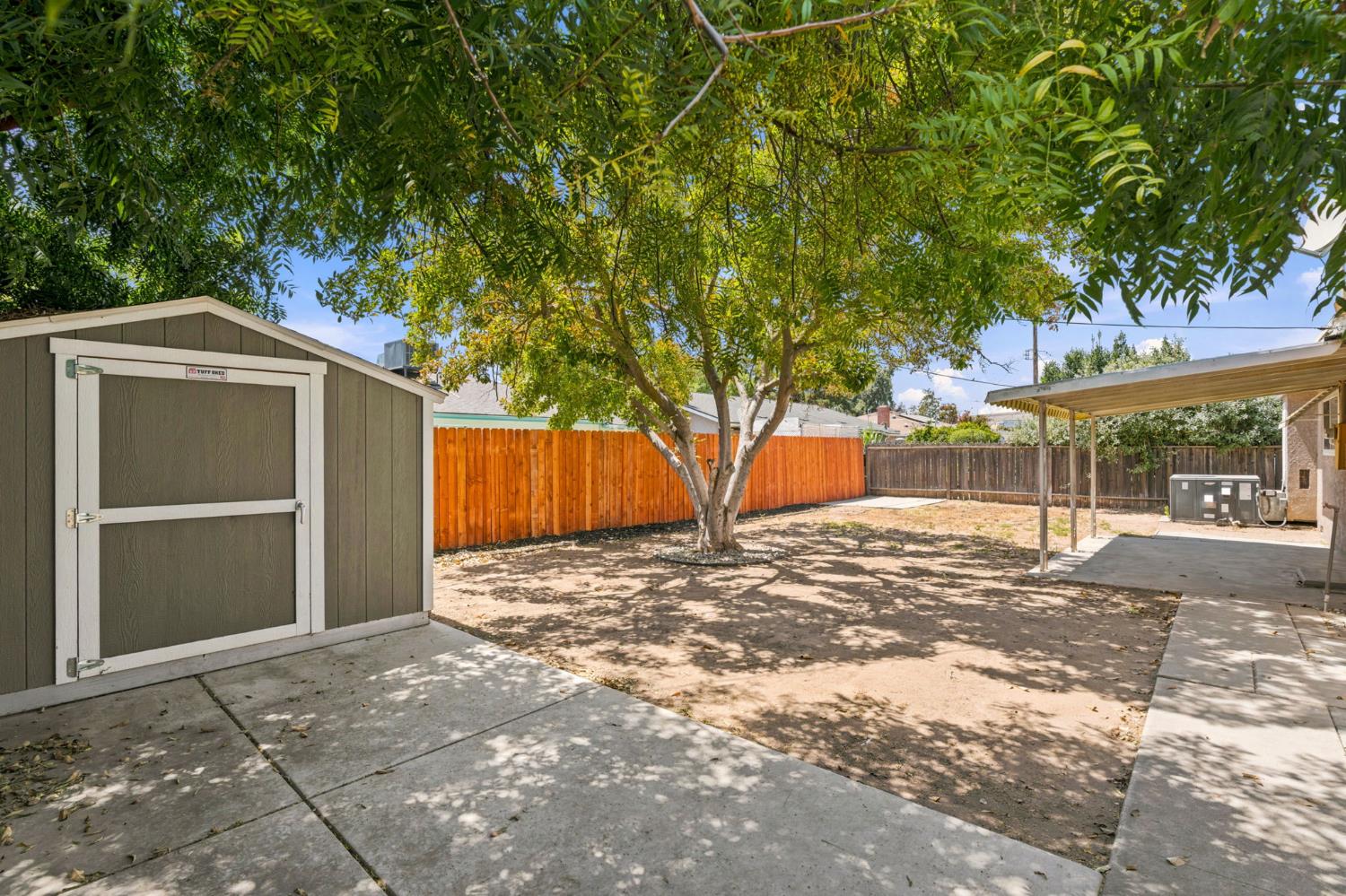 4824 E Santa Ana Ave