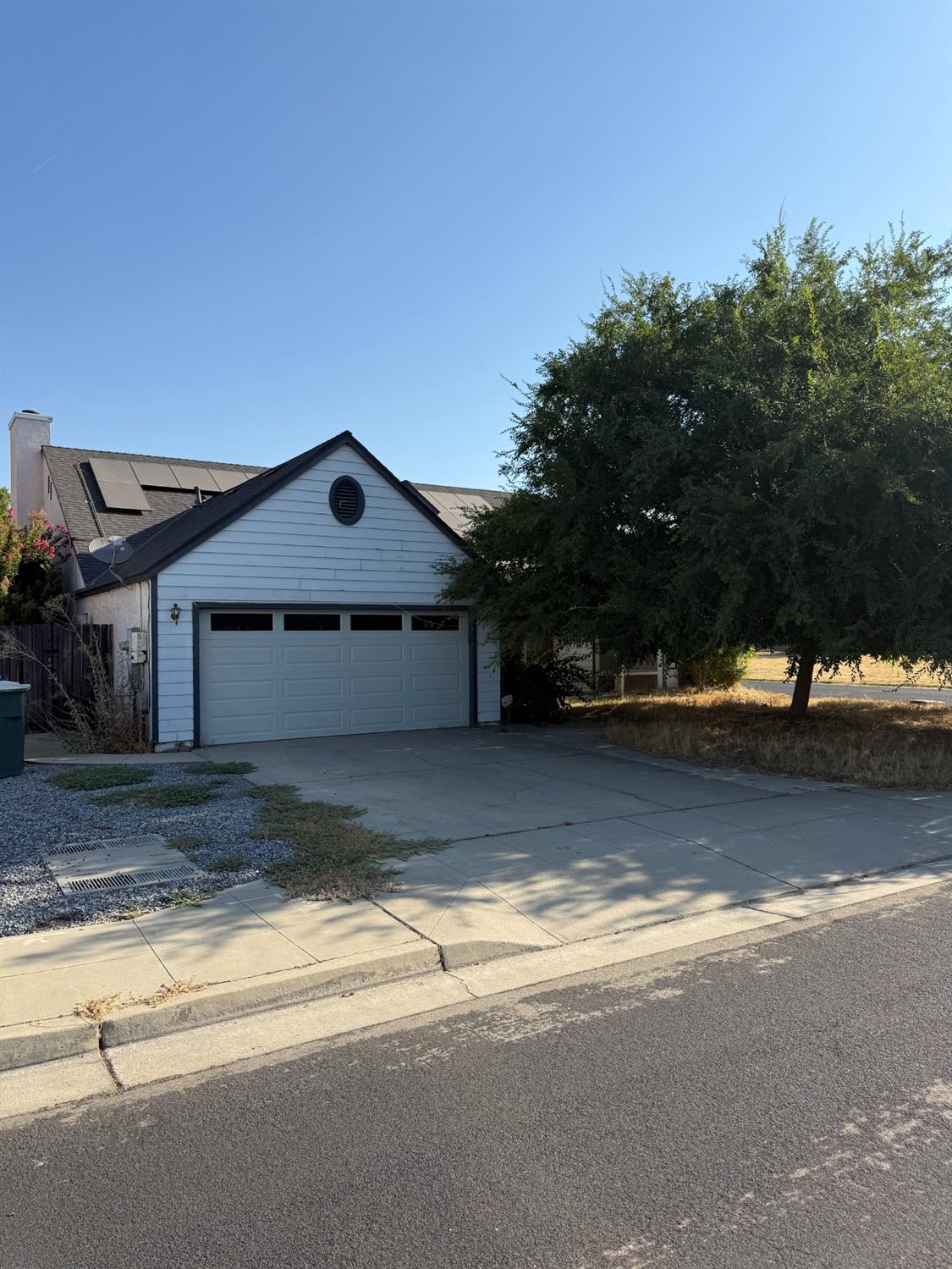 833 Burlingame Avenue