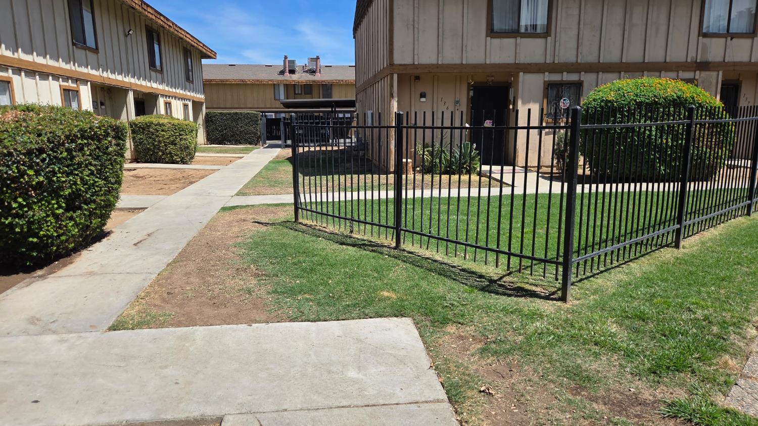 1221 N Peach Avenue # 129