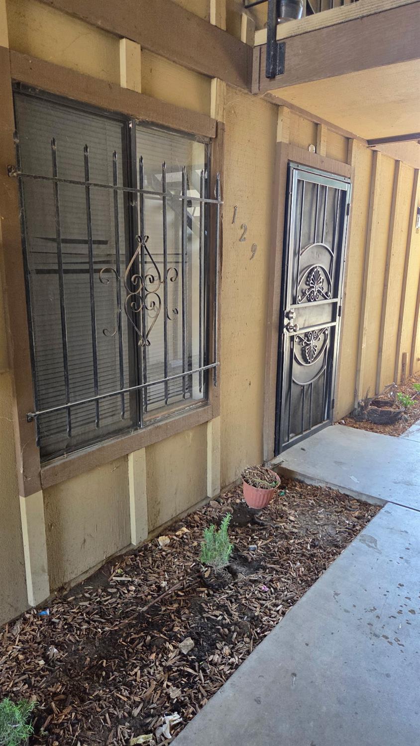 1221 N Peach Avenue # 129