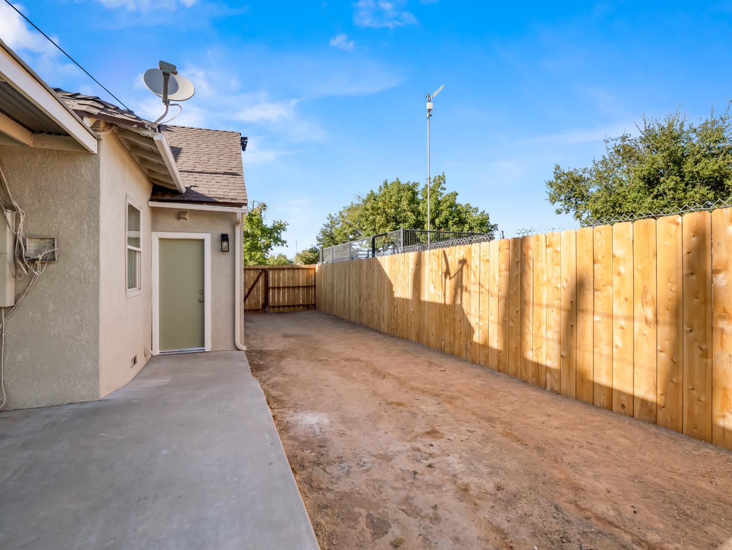 2044 E Sierra Madre Avenue
