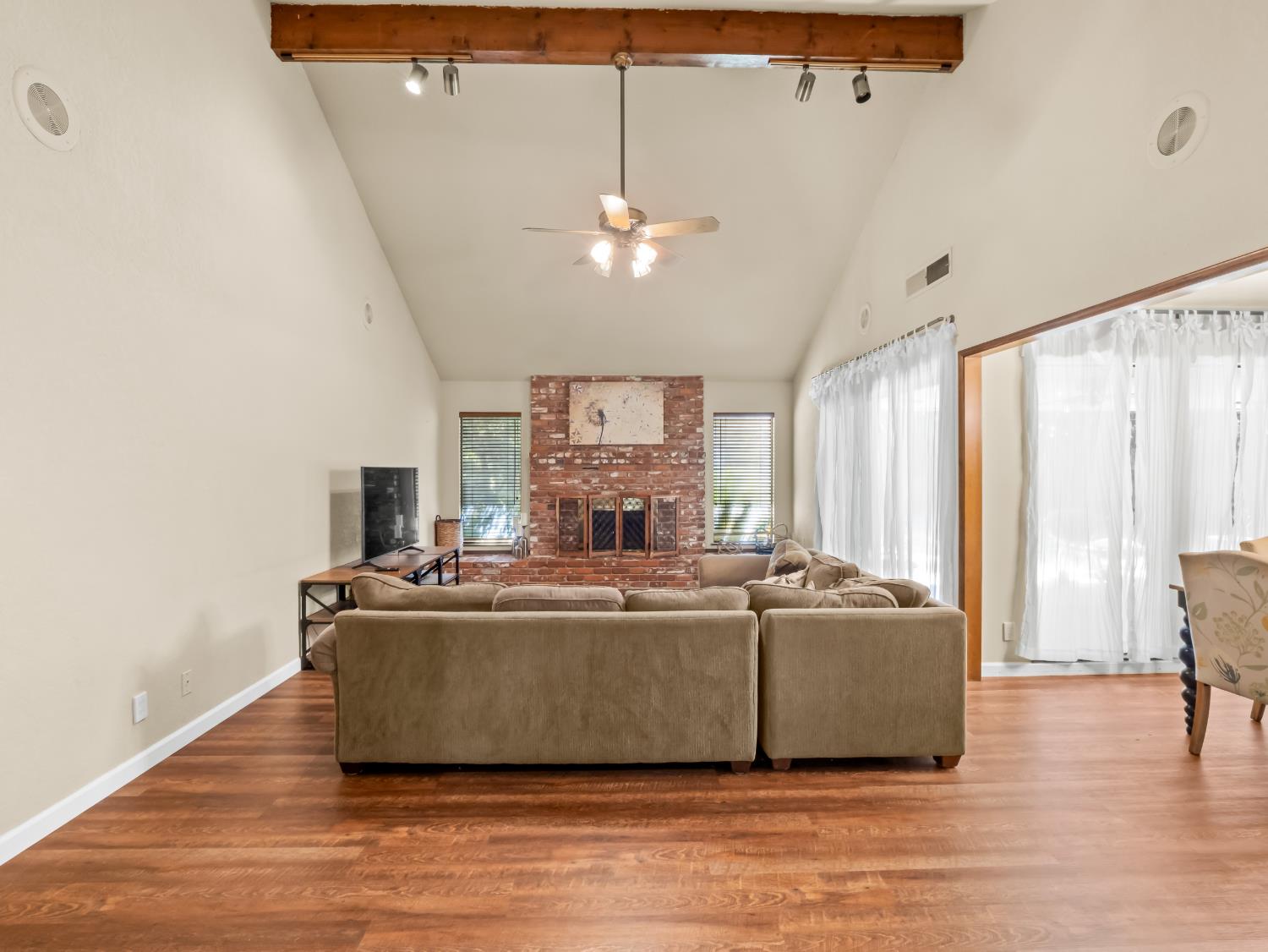1563 E Fallbrook Avenue
