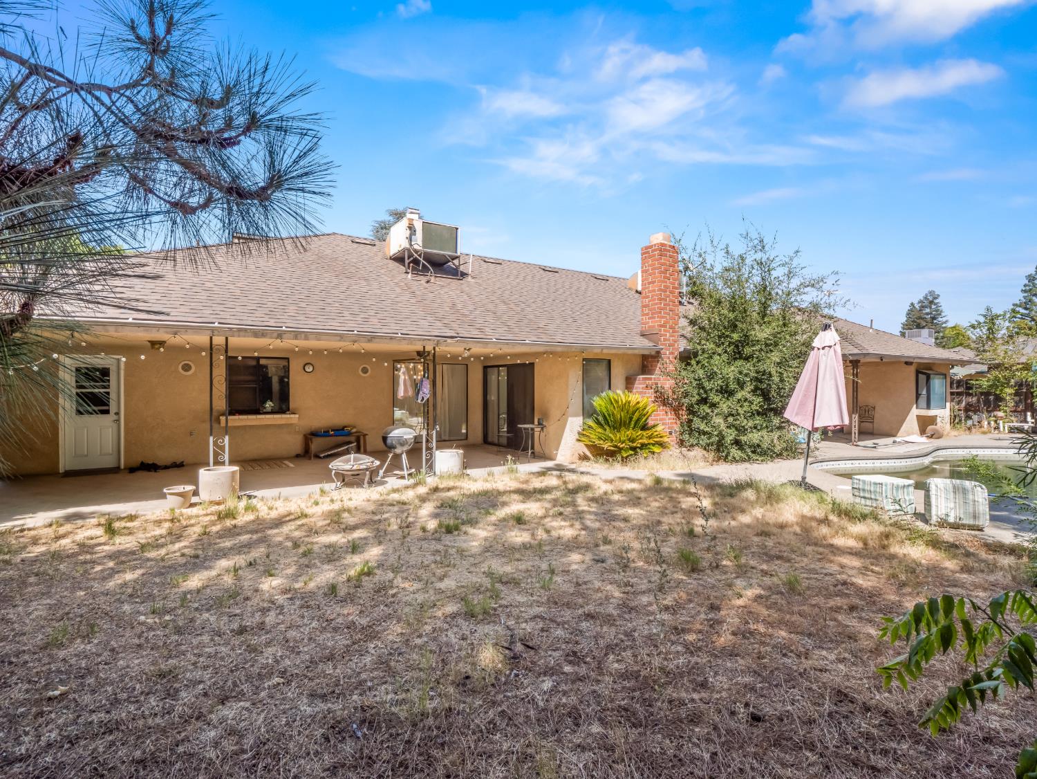1563 E Fallbrook Avenue